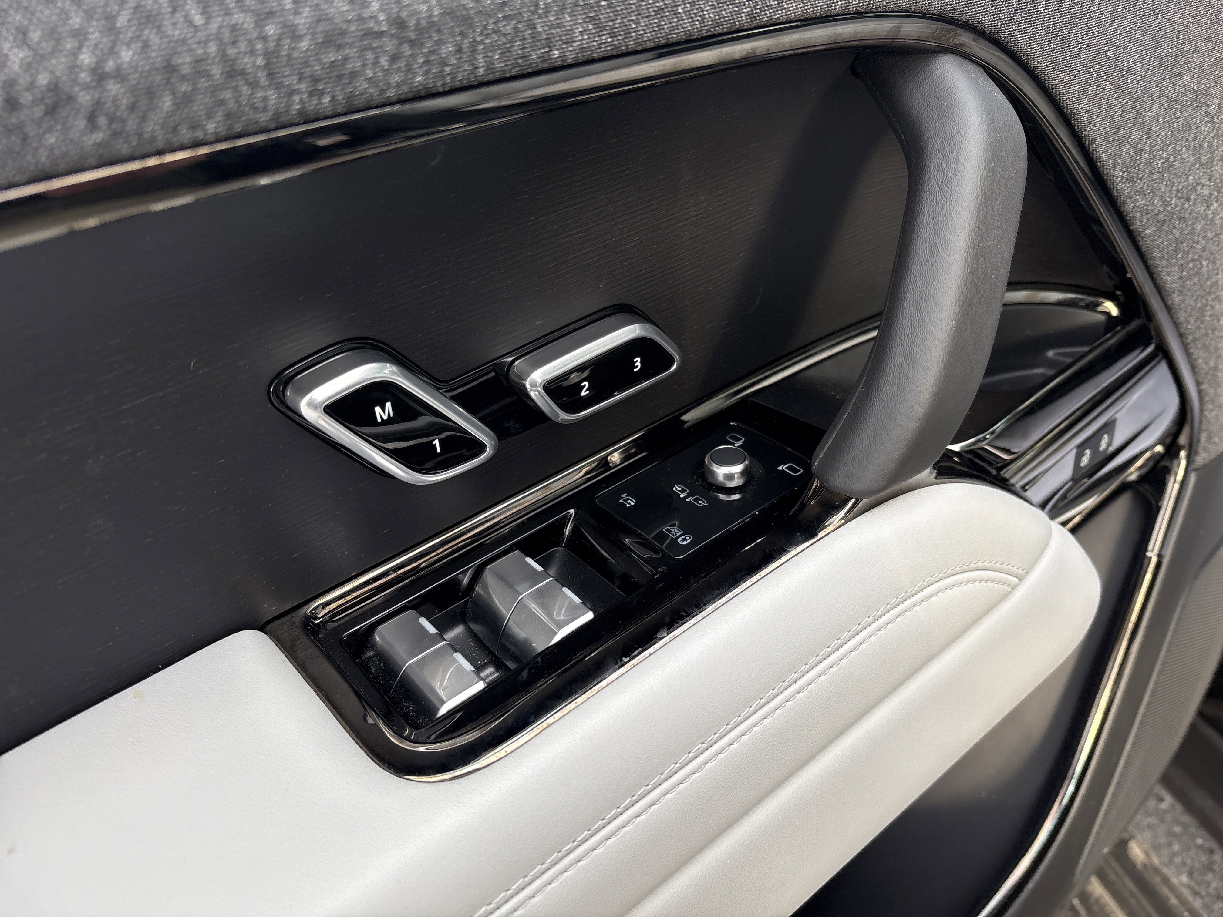 Used 2024 Land Rover Range Rover Sport SE image 16