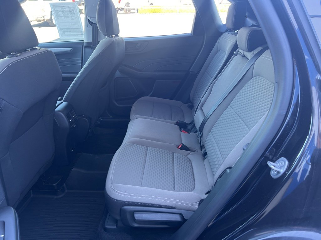 Used 2022 Ford Escape SE w/ SE Sport Appearance Package image 18