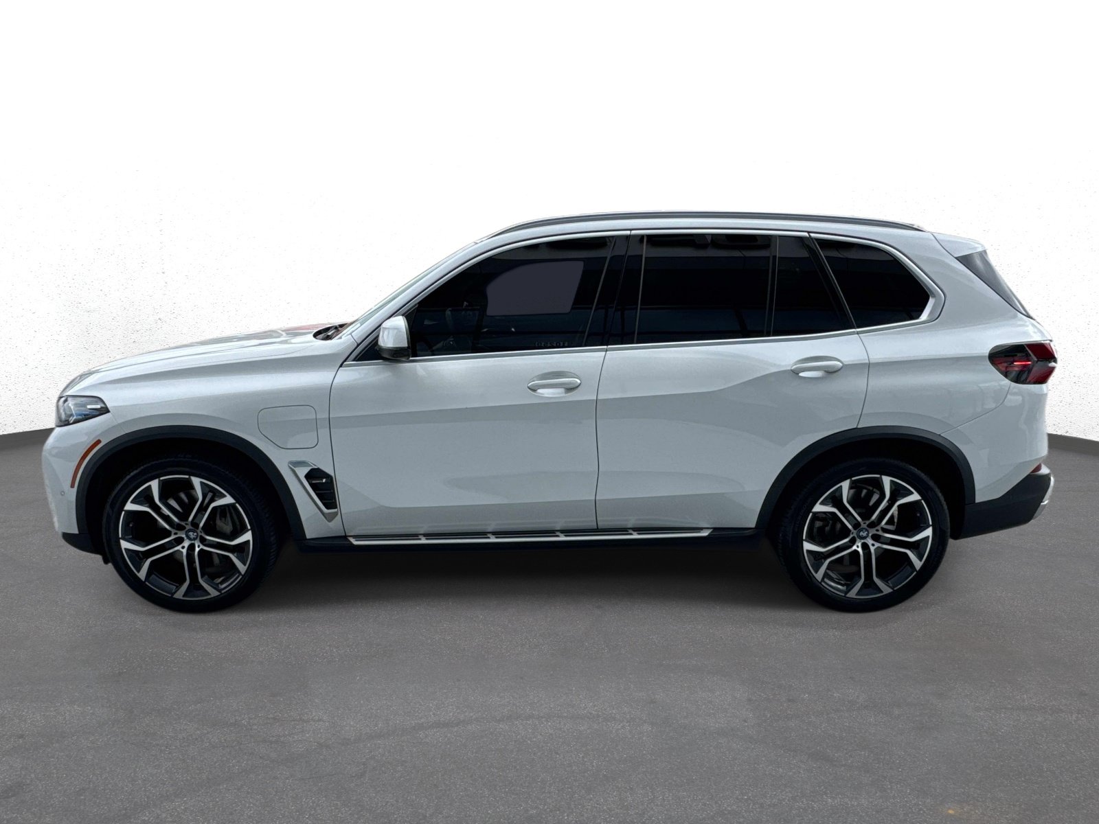 Used 2024 BMW X5 xDrive50e w/ Executive Package AWD/4WD image 6