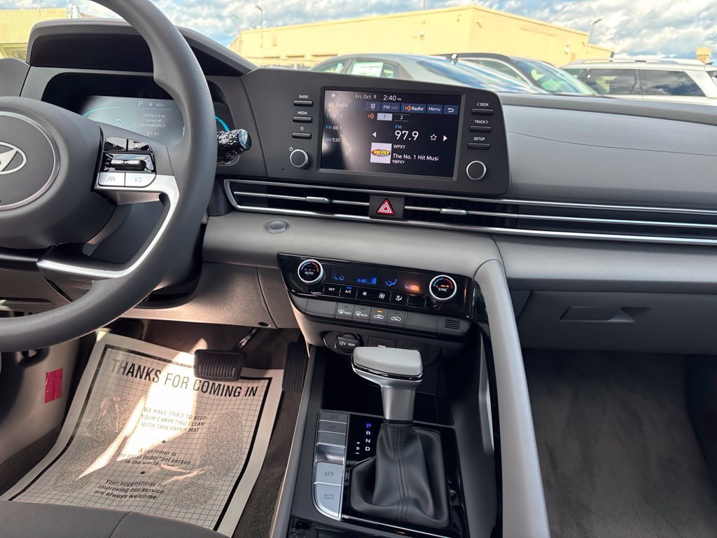 New 2026 Hyundai Elantra Hybrid FWD image 18