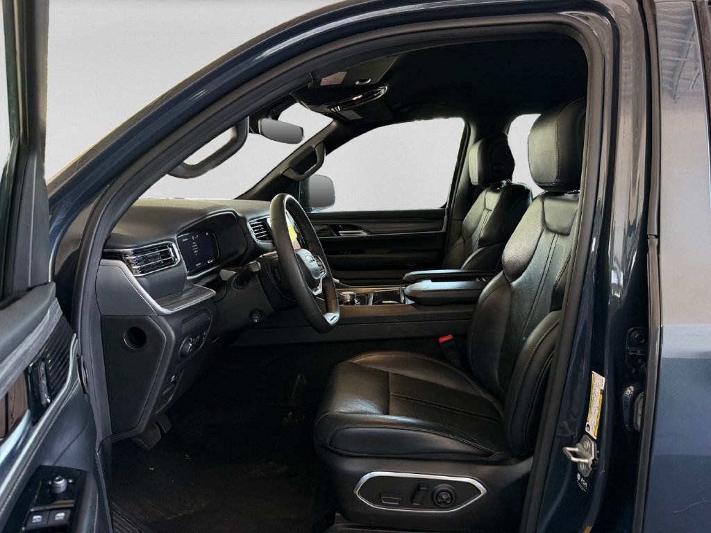 Used 2024 Jeep Wagoneer Series II w/ Flexible Seating Group RWD image 22