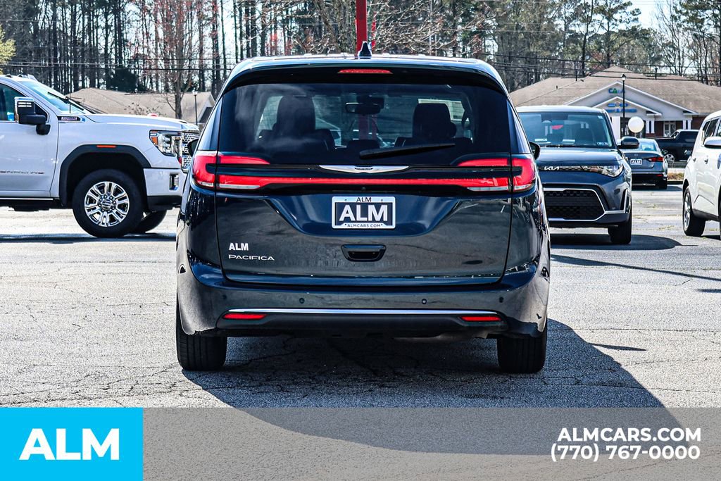 Used 2024 Chrysler Pacifica Touring-L image 12