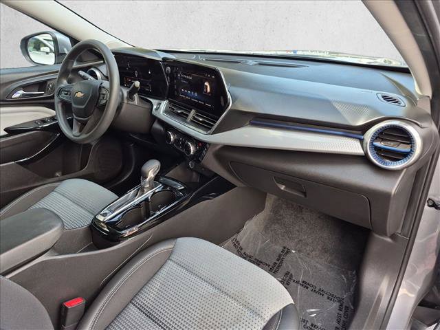 Used 2025 Chevrolet Trax LT FWD image 20
