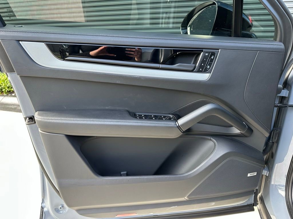 Used 2025 Porsche Cayenne S image 18