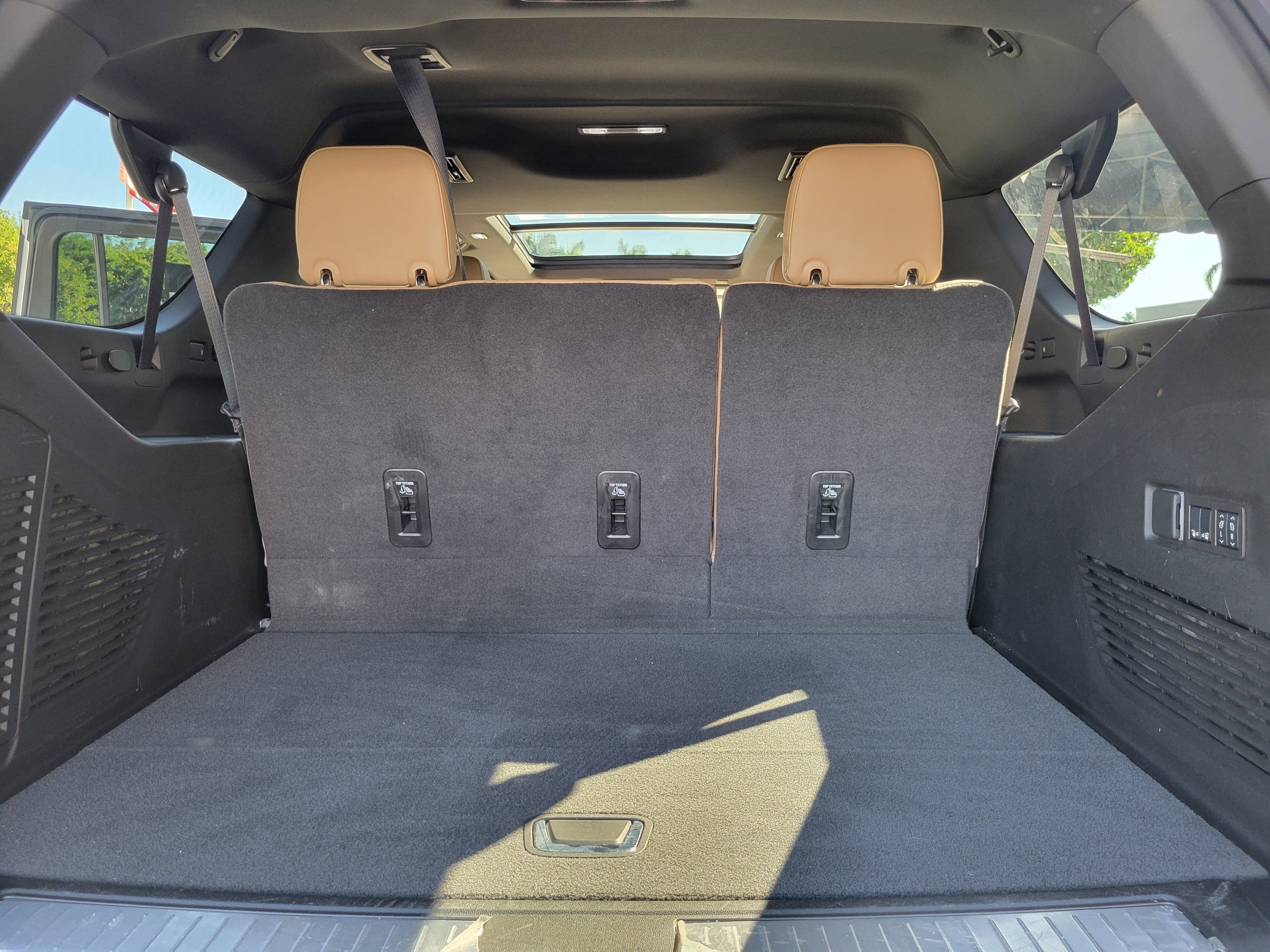 Used 2024 Chevrolet Suburban Premier w/ Premium Package image 18