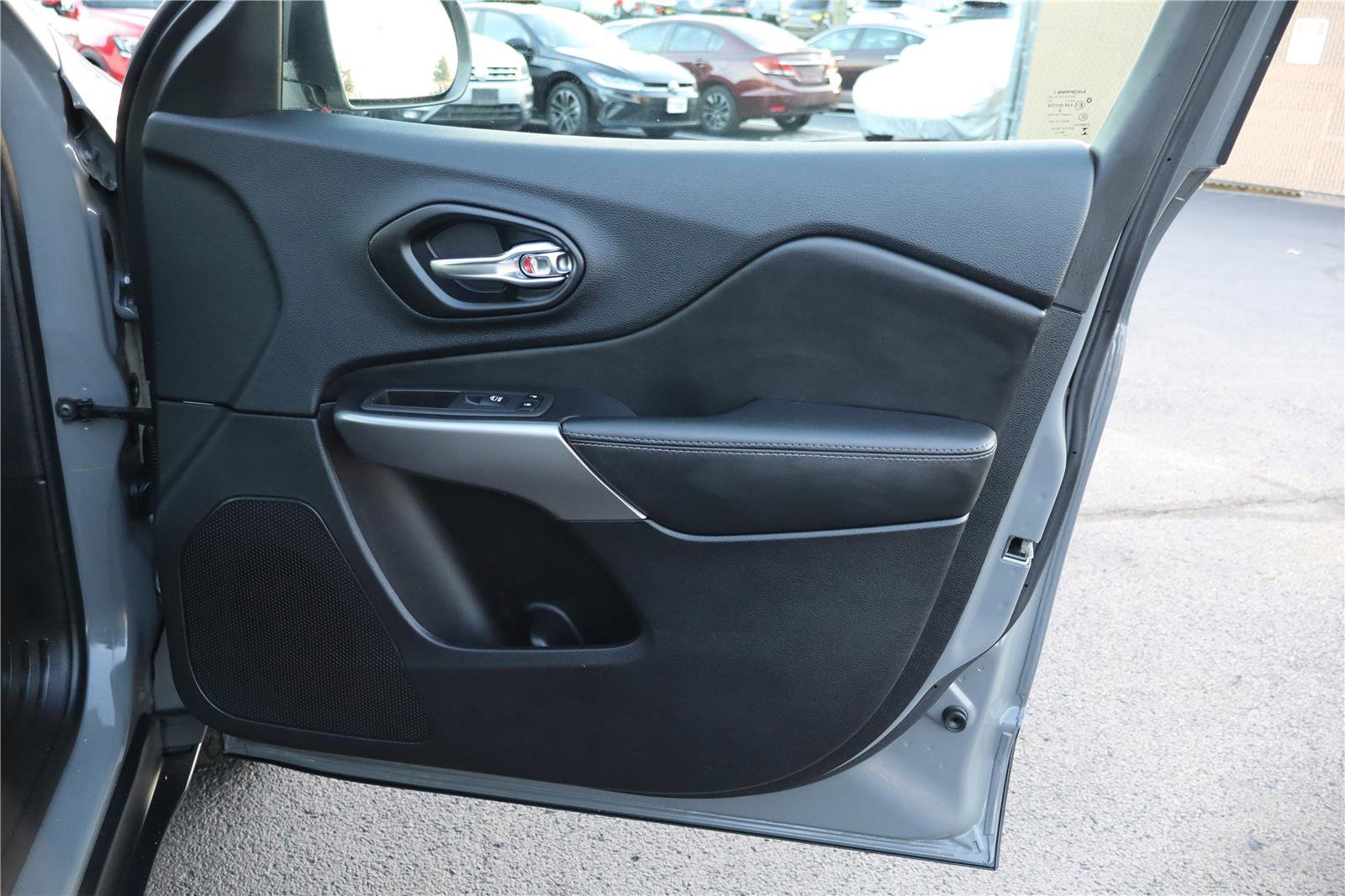 Used 2021 Jeep Cherokee Latitude Lux w/ Sun & Sound Group image 28