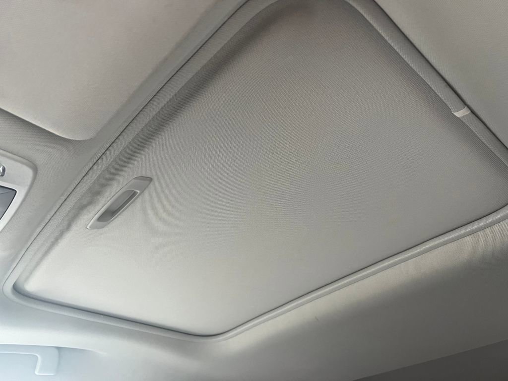 Used 2024 Toyota Sienna XLE image 34