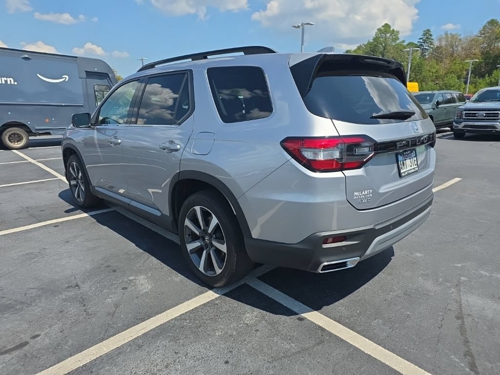 Used 2023 Honda Pilot Touring image 8