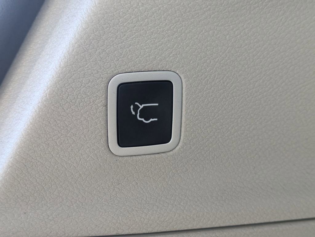 Used 2020 Chrysler Pacifica Touring-L Plus w/ Tire & Wheel Group image 16