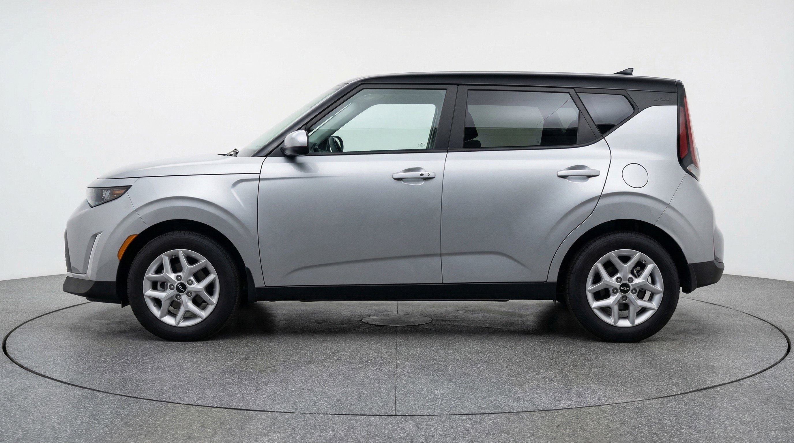 Used 2025 Kia Soul LX w/ LX Technology Package FWD image 5