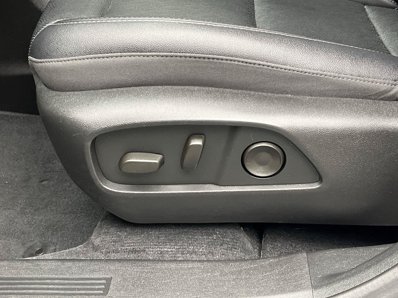Certified 2025 Chevrolet Equinox LT w/ Convenience Package II AWD/4WD image 11