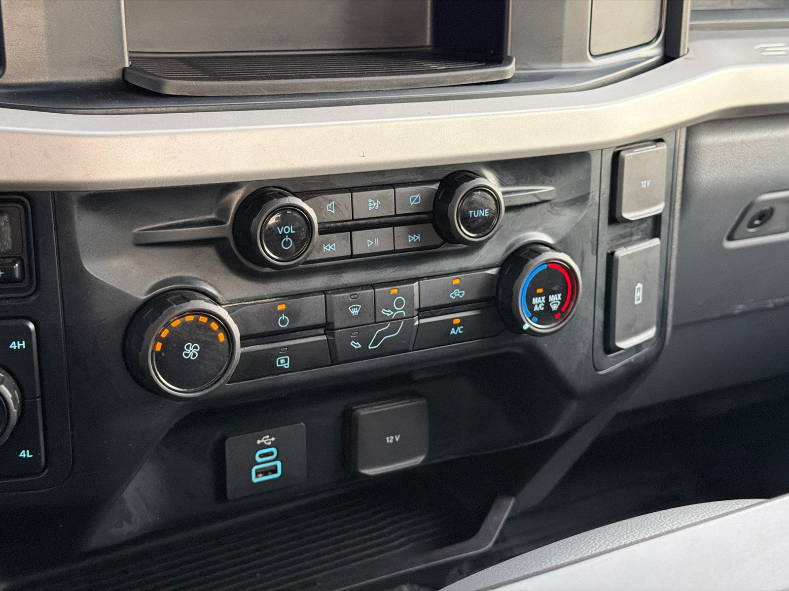 Used 2023 Ford F350 XL AWD/4WD image 29