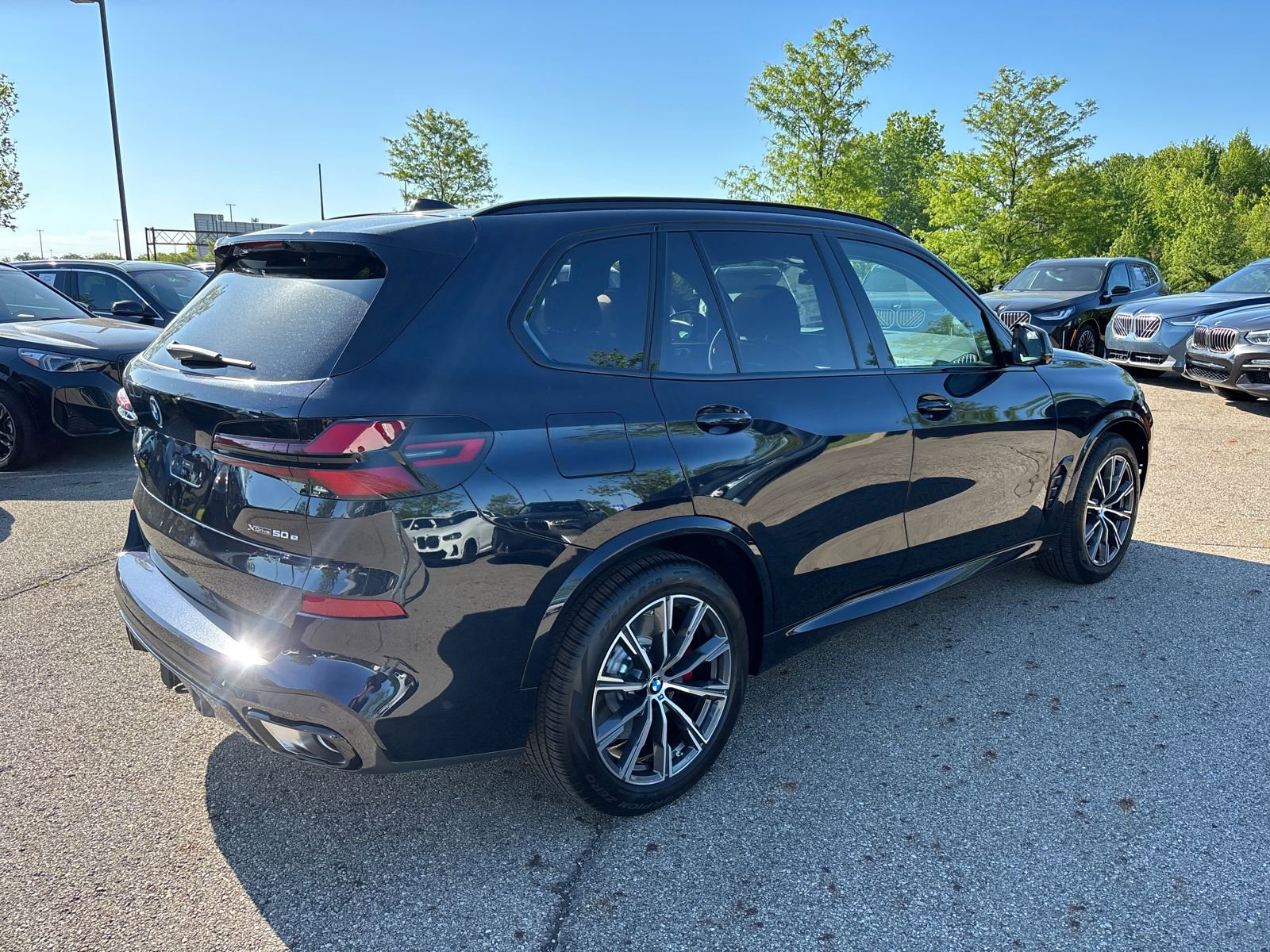 New 2026 BMW X5 xDrive50e w/ M Sport Package AWD/4WD image 5