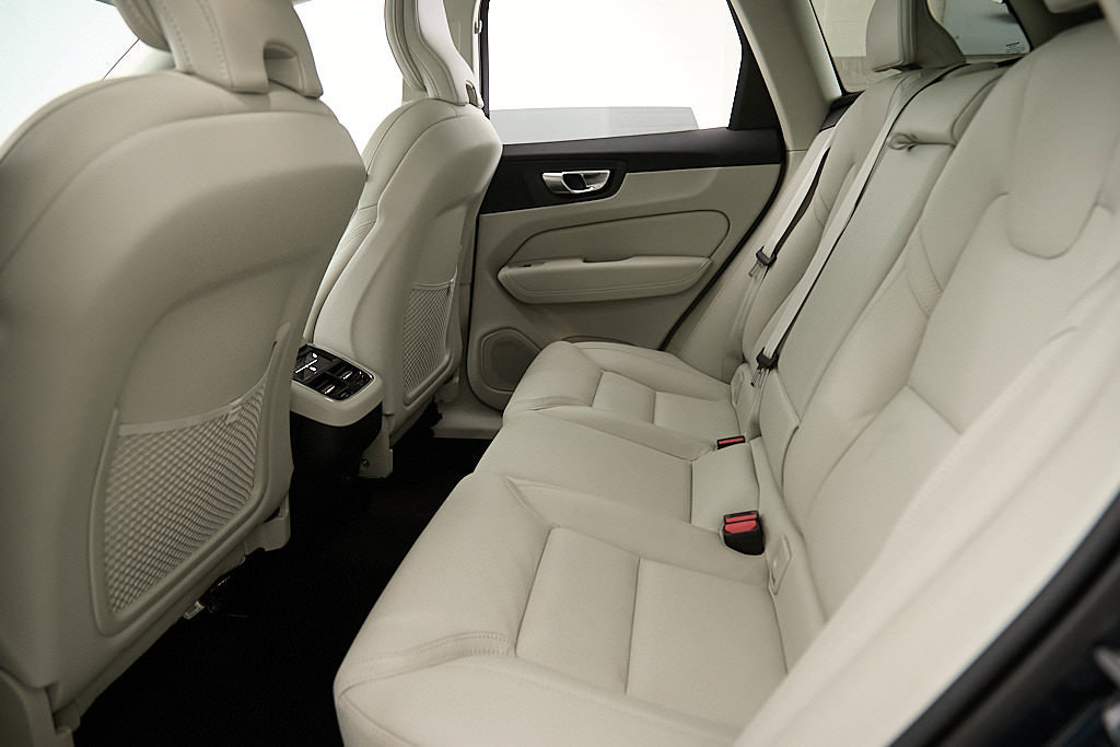 Certified 2026 Volvo XC60 B5 Ultra AWD/4WD image 23