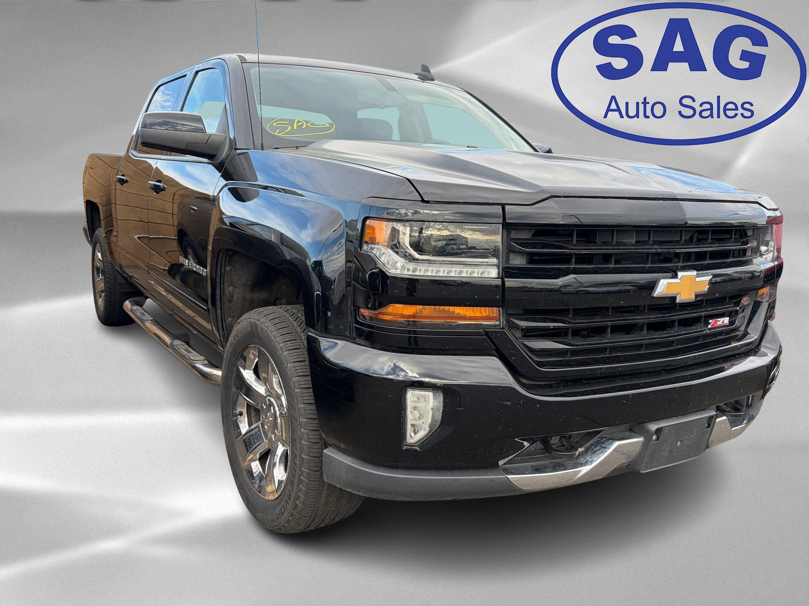 Used 2018 Chevrolet Silverado 1500 LT w/ All Star Edition AWD/4WD image 2