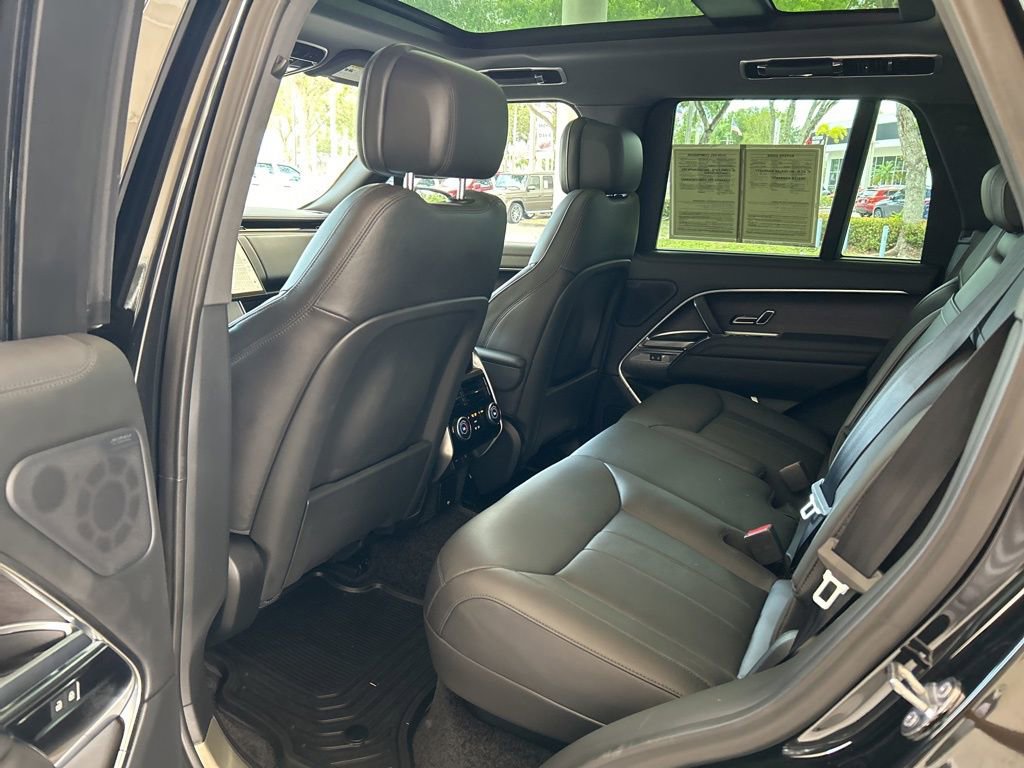Used 2024 Land Rover Range Rover SE image 32
