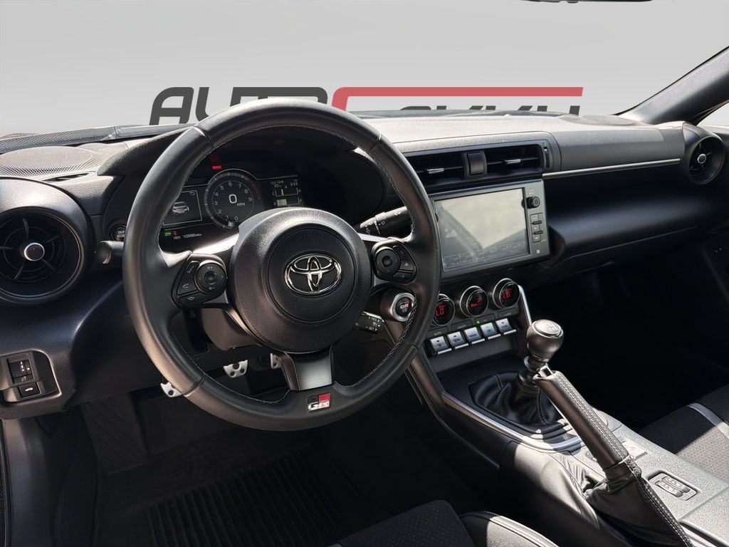 Used 2025 Toyota GR86 Premium w/ ALL Weather Mat Package (TMS) RWD image 6