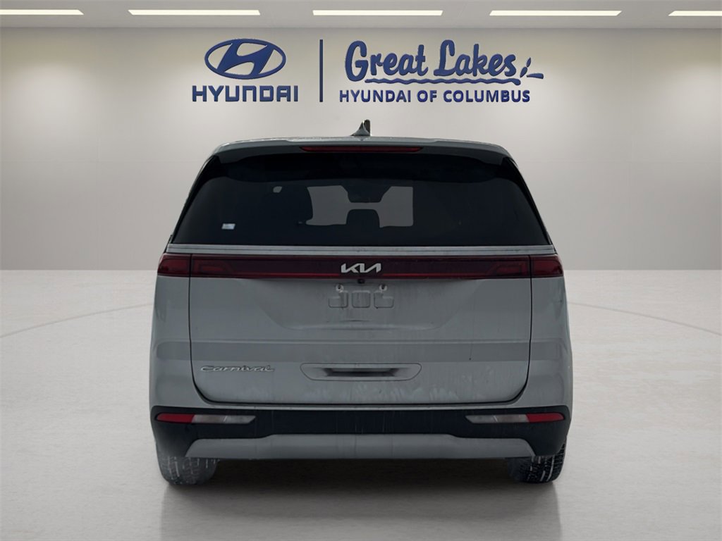 Used 2022 Kia Carnival LX image 4