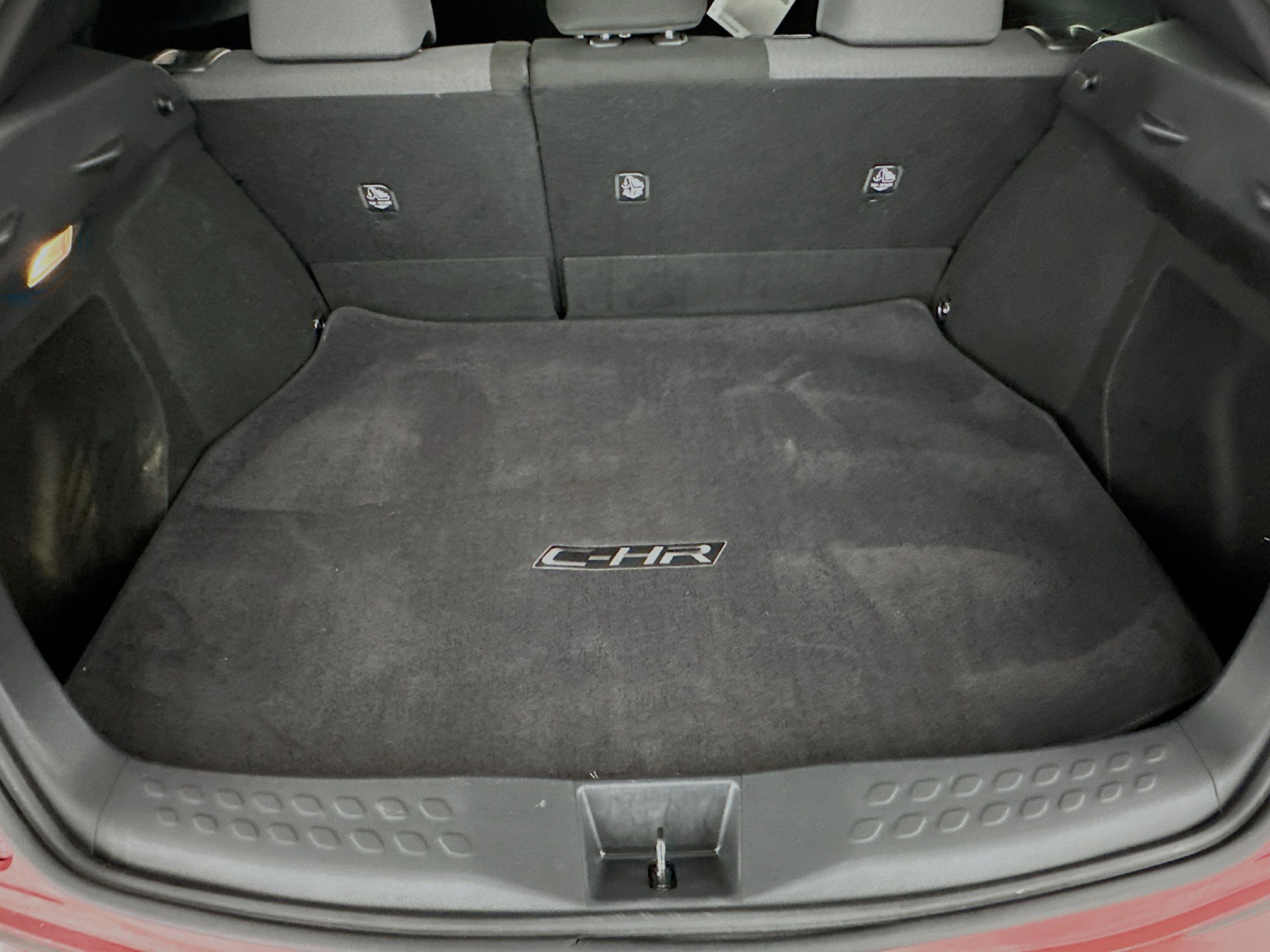Used 2020 Toyota C-HR LE FWD image 30