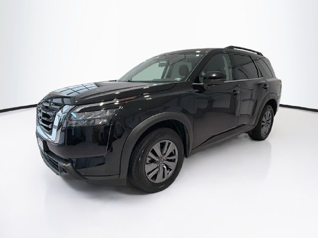 Used 2025 Nissan Pathfinder SV AWD/4WD image 3