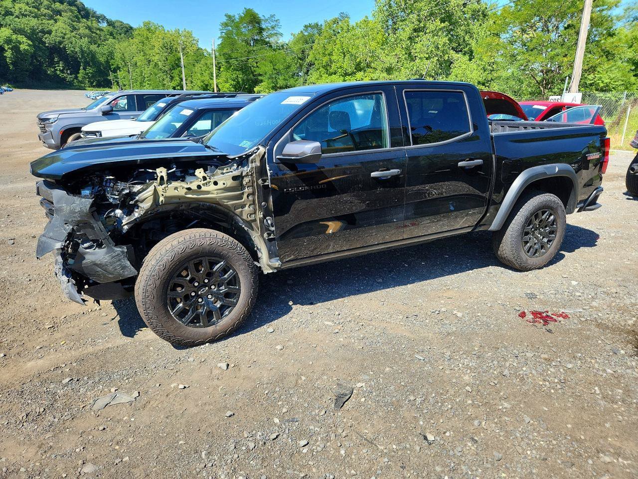Used 2025 Chevrolet Colorado Trail Boss AWD/4WD image 3