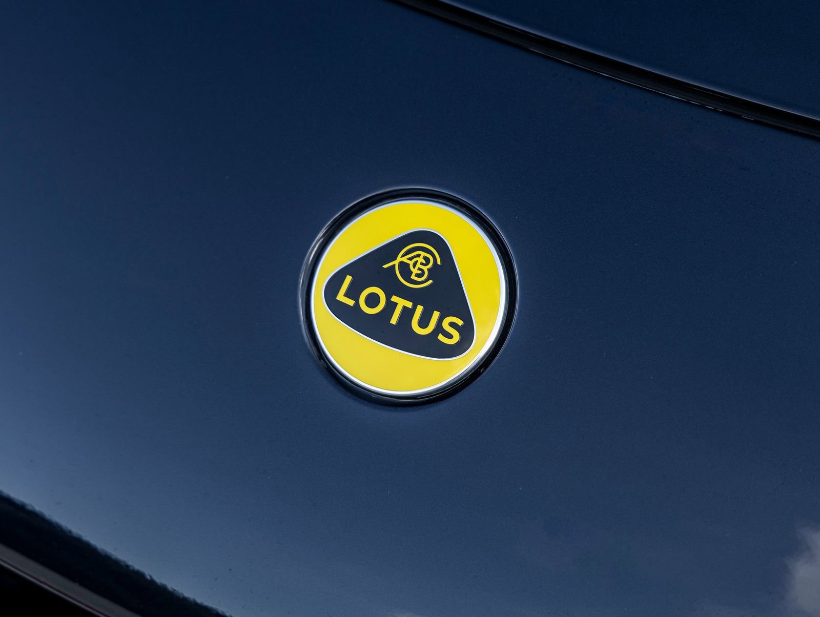 Used 2024 Lotus Emira First Edition image 19