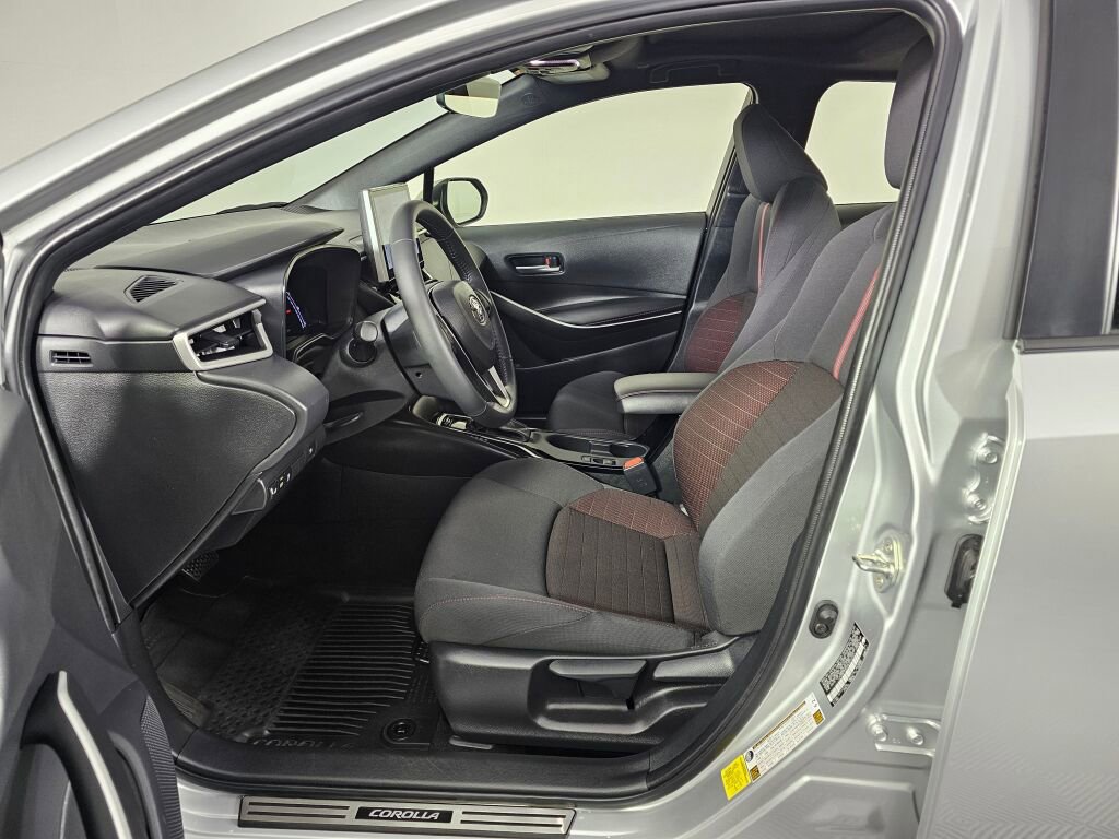 Used 2025 Toyota Corolla SE w/ SE Premium Package image 19