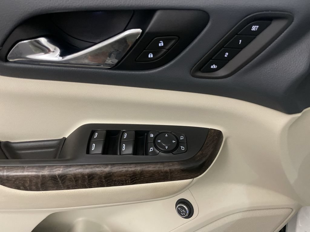 Used 2021 GMC Acadia Denali w/ Denali Technology Package FWD image 19
