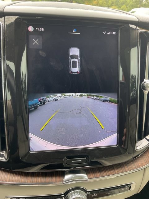 Used 2022 Volvo XC60 B5 Momentum w/ Climate Package FWD image 29