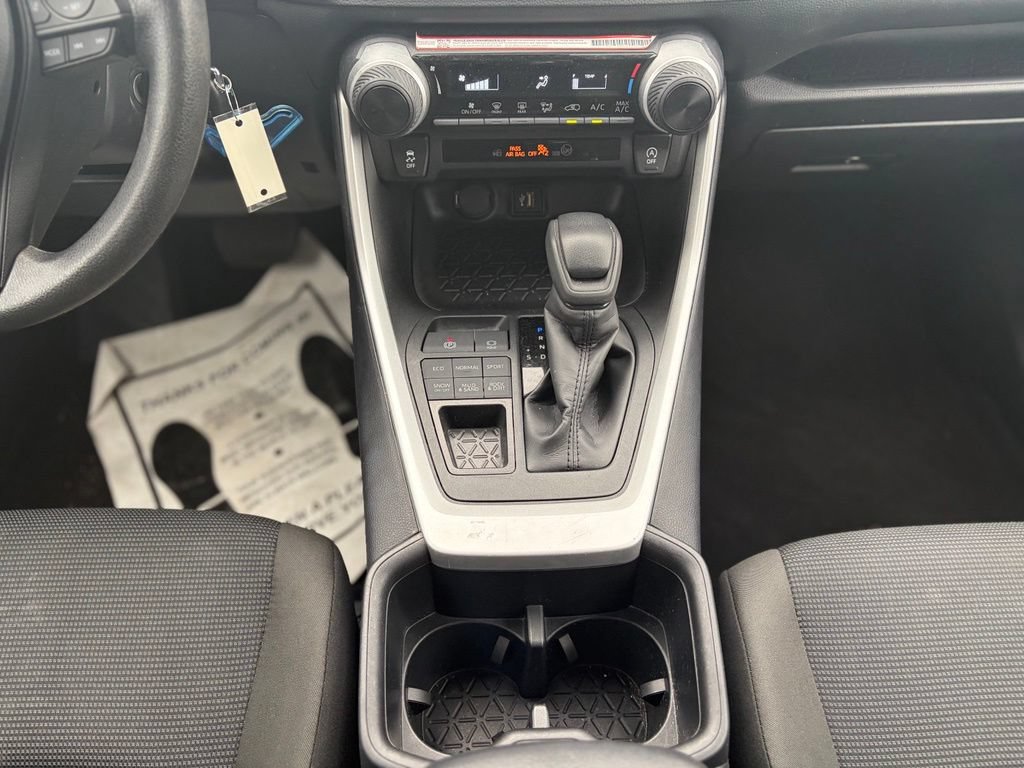 Used 2025 Toyota RAV4 LE AWD/4WD image 27