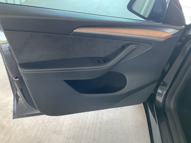 Used 2024 Tesla Model Y Performance AWD/4WD image 4