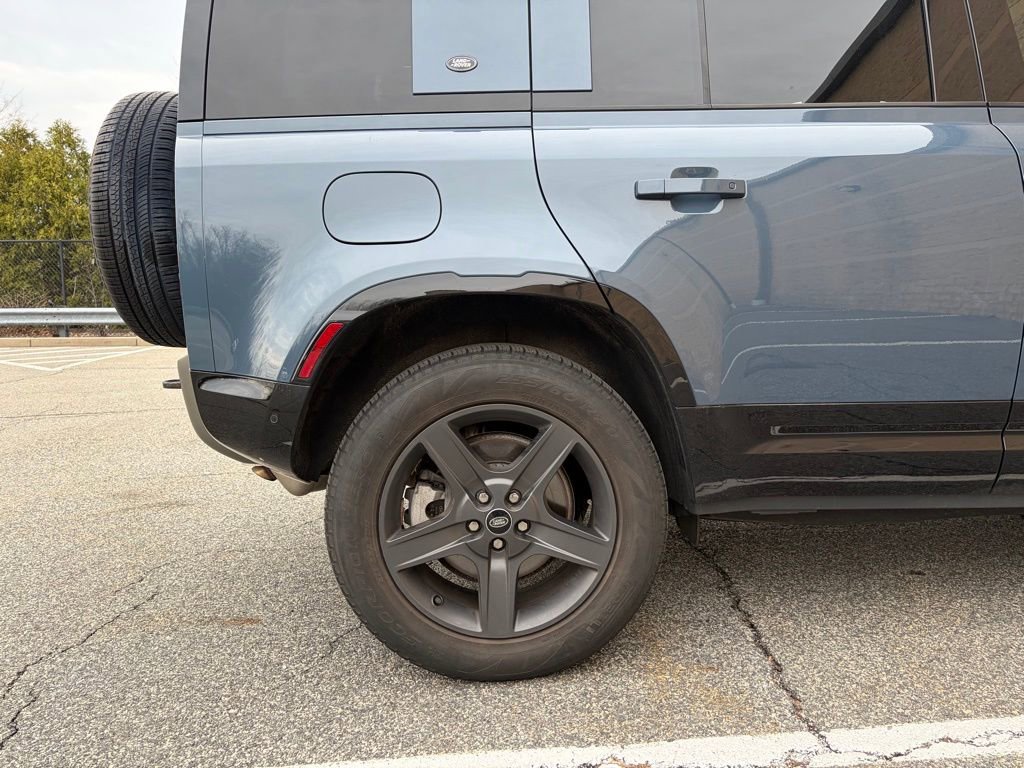 Certified 2023 Land Rover Defender 110 X-Dynamic SE image 12