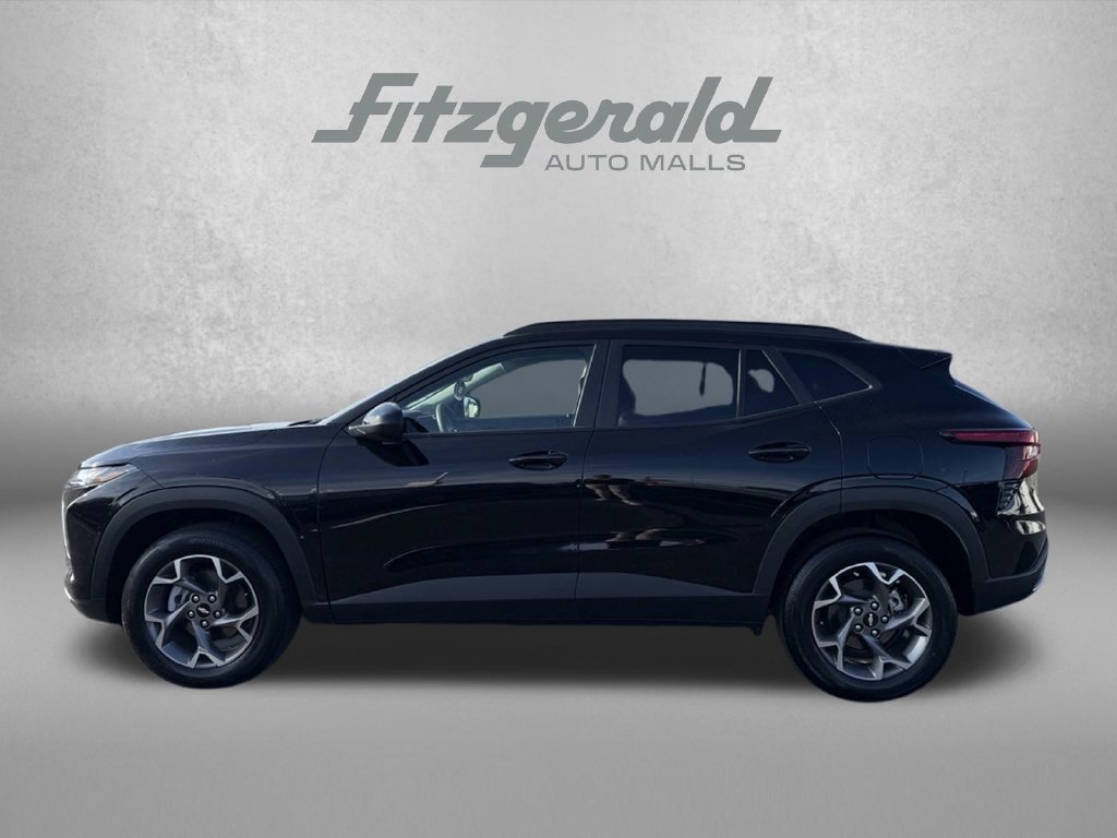 Used 2025 Chevrolet Trax LT FWD image 9