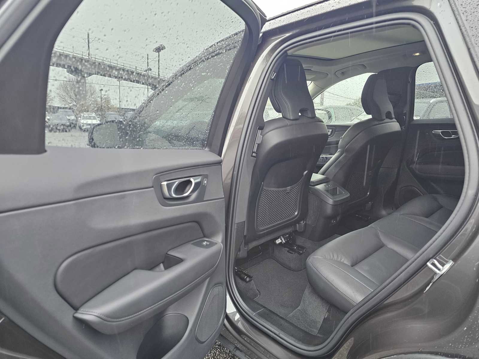 Certified 2025 Volvo XC60 B5 Plus image 16