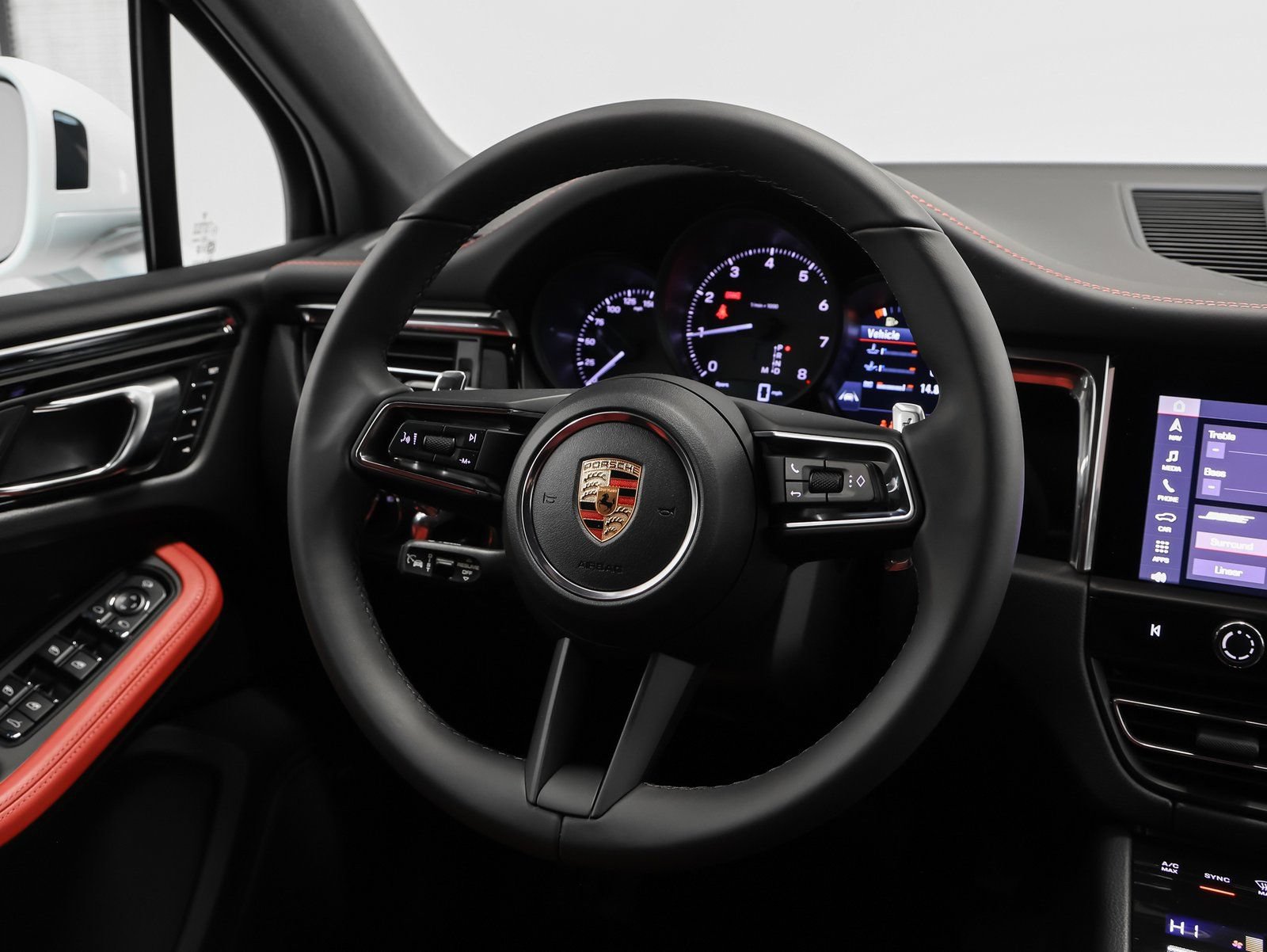 Certified 2026 Porsche Macan AWD/4WD image 32