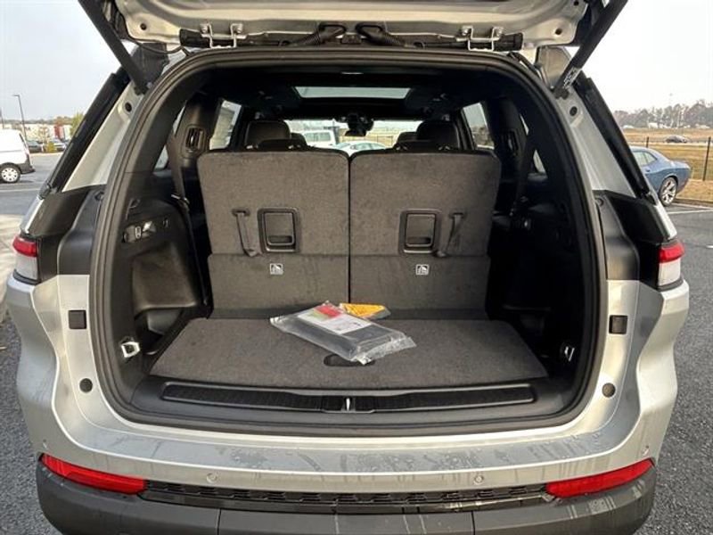 New 2025 Jeep Grand Cherokee L Limited image 10