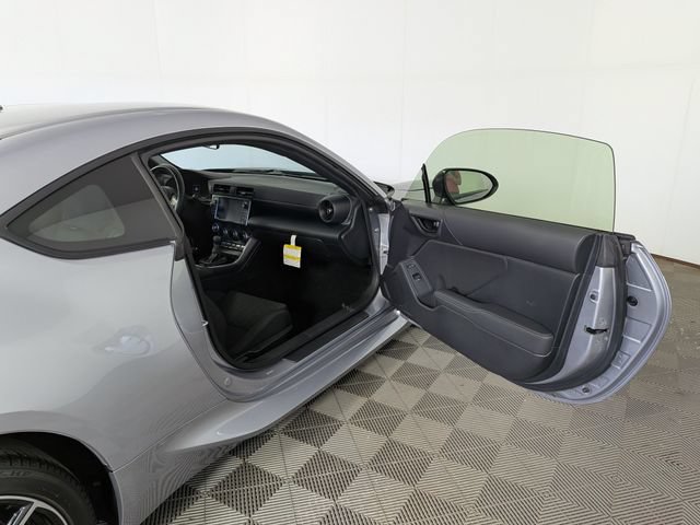 Used 2022 Toyota GR86 w/ ALL Weather Mat Package (TMS) RWD image 28