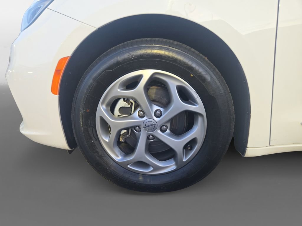 Used 2023 Chrysler Pacifica Limited image 15
