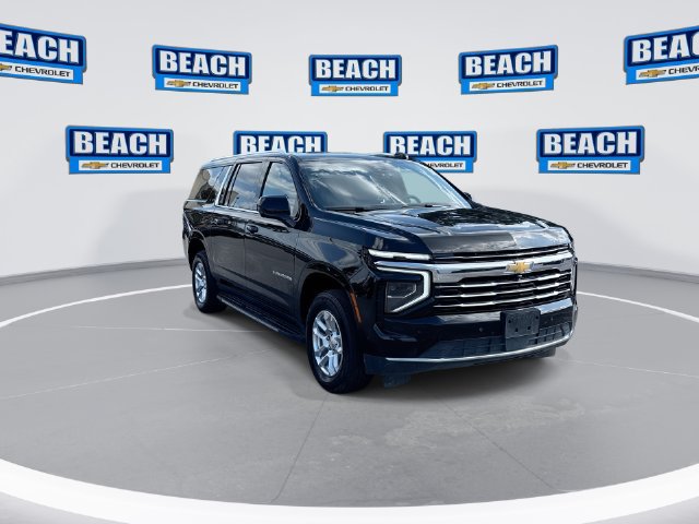 Used 2025 Chevrolet Suburban LT AWD/4WD image 2