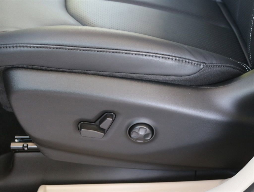 Used 2023 Chrysler Pacifica Touring-L image 21