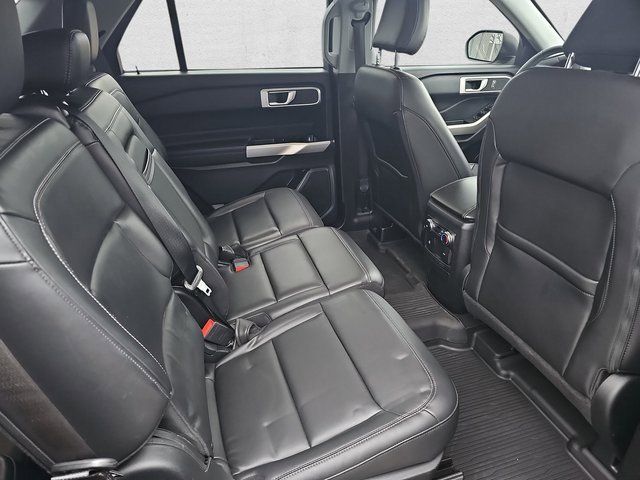 Used 2022 Ford Explorer XLT w/ Equipment Group 202A image 11