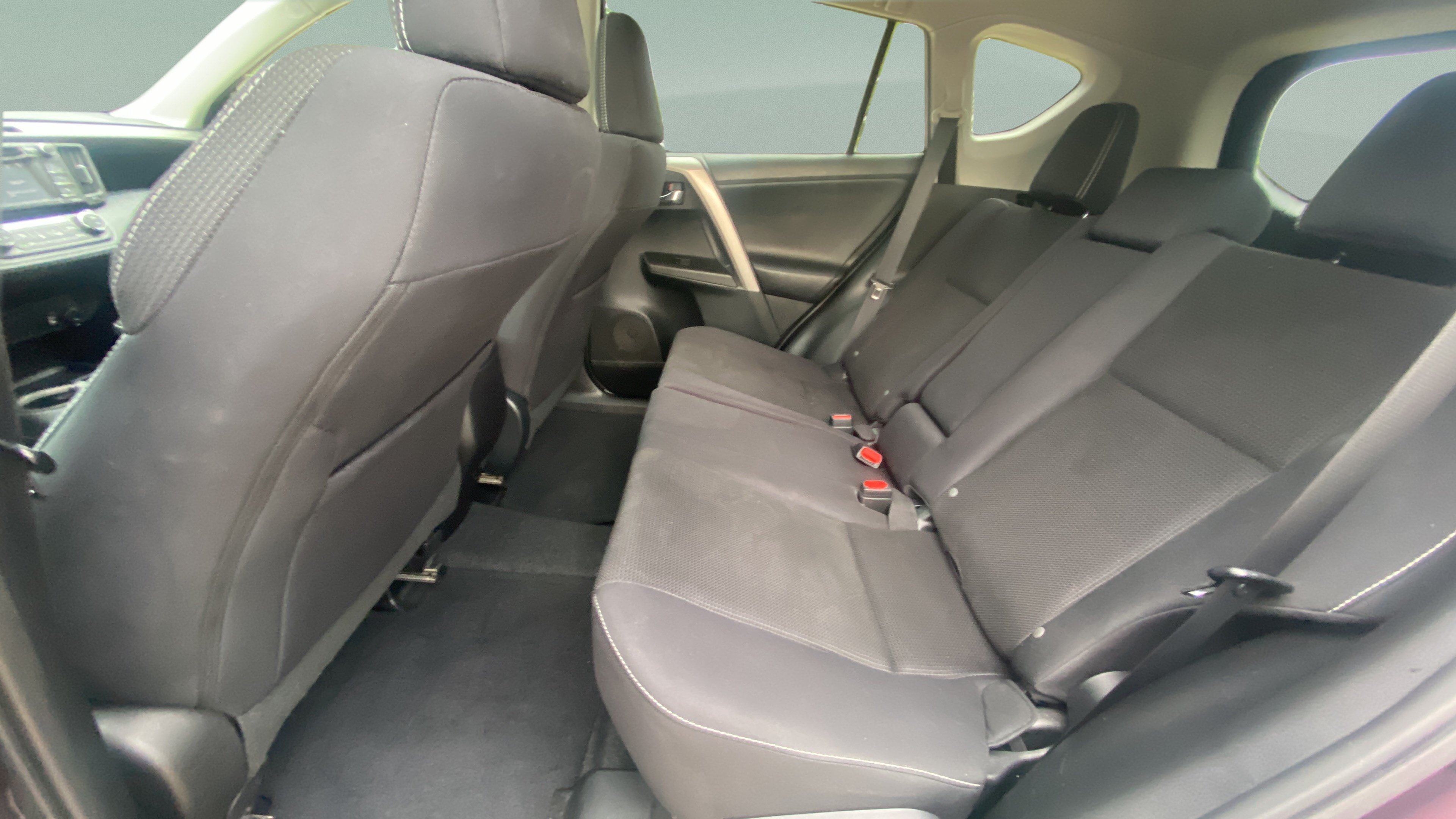 Used 2016 Toyota RAV4 XLE FWD image 25