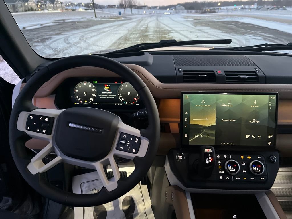 New 2026 Land Rover Defender 130 X-Dynamic SE image 12