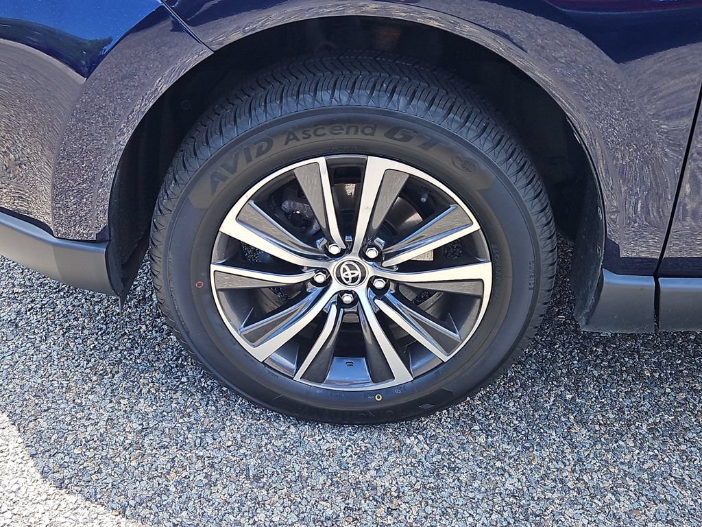 Used 2021 Toyota Venza LE w/ Carpet Mat Package (TMS) AWD/4WD image 7
