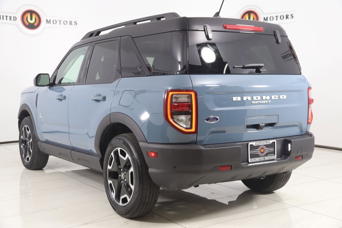 Used 2023 Ford Bronco Sport Outer Banks w/ Tech Package AWD/4WD image 4