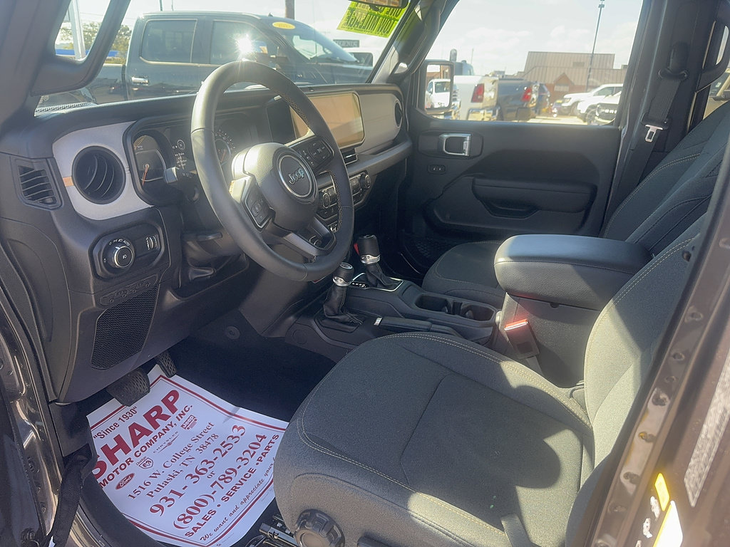 Used 2024 Jeep Wrangler Unlimited Sport AWD/4WD image 4
