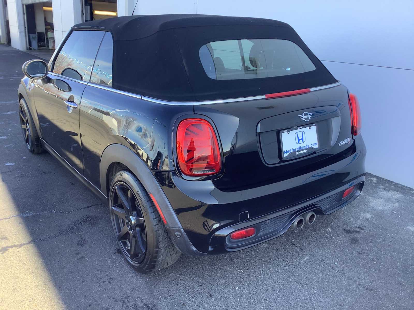Used 2019 MINI Cooper S w/ Premium Package image 4