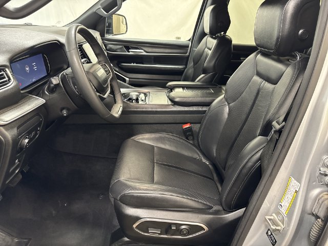 Used 2024 Jeep Wagoneer L Series II w/ Flexible Seating Group AWD/4WD image 10