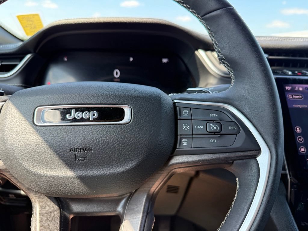 Used 2024 Jeep Grand Cherokee L Limited AWD/4WD image 11