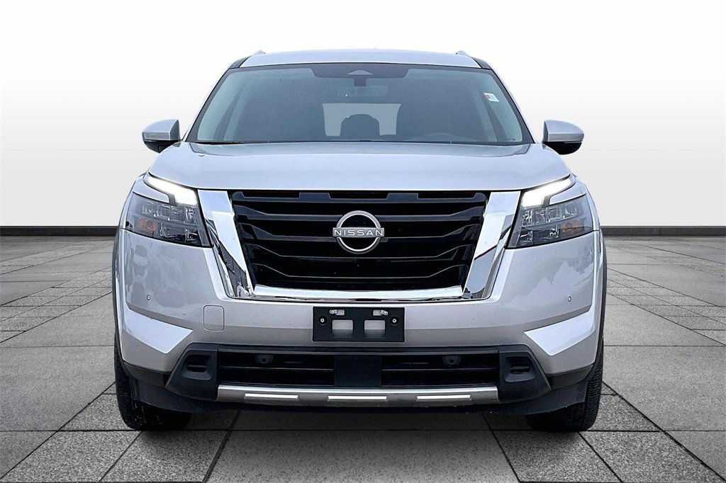 Used 2025 Nissan Pathfinder SL image 3